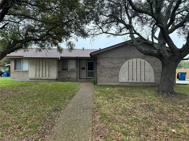 $1,750 | 128 Janin Circle North, Portland, TX 78374