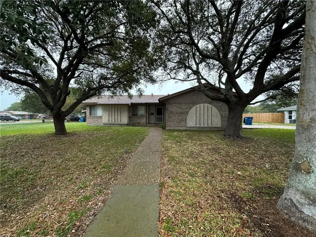 $1,750 | 128 Janin Circle North, Portland, TX 78374