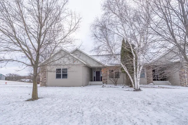 $379,000 | 126 Acorn Avenue Northwest, New London, MN 56273