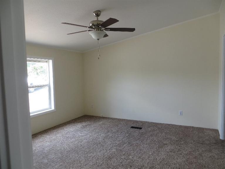 11800 Perry Road White City, OR 97503 - Photo 12 of 35 an empty room with a window and a fan