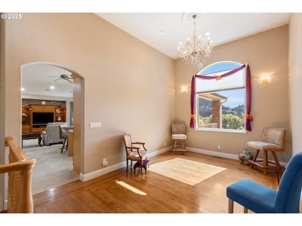 $1,475,000 | 13767 North Bank Road, Roseburg, OR 97470