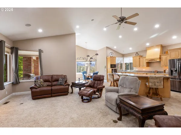 $1,475,000 | 13767 North Bank Road, Roseburg, OR 97470