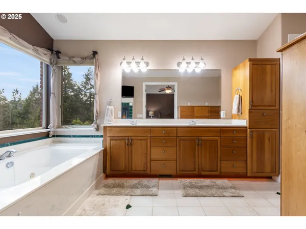 $1,475,000 | 13767 North Bank Road, Roseburg, OR 97470