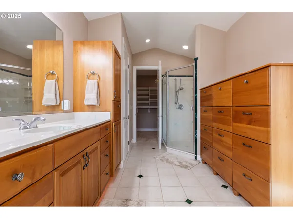 $1,475,000 | 13767 North Bank Road, Roseburg, OR 97470