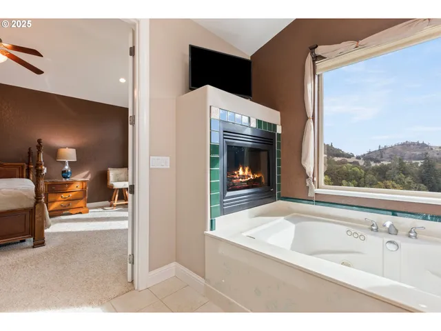 $1,475,000 | 13767 North Bank Road, Roseburg, OR 97470