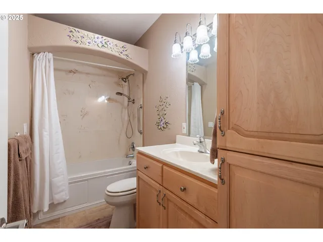 $1,475,000 | 13767 North Bank Road, Roseburg, OR 97470