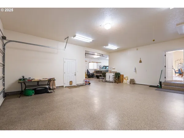 $1,475,000 | 13767 North Bank Road, Roseburg, OR 97470