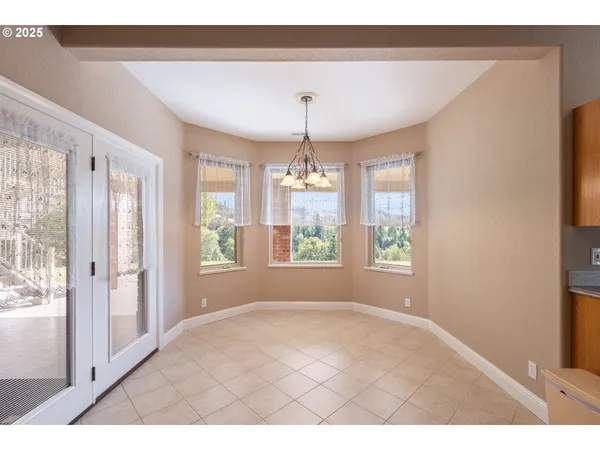 $1,475,000 | 13767 North Bank Road, Roseburg, OR 97470