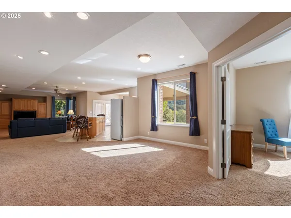 $1,475,000 | 13767 North Bank Road, Roseburg, OR 97470