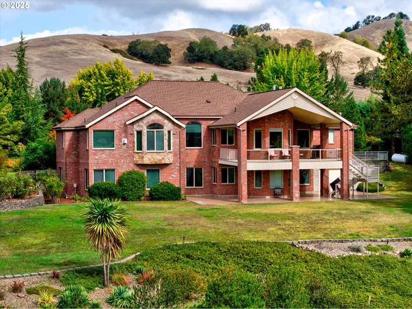 $1,475,000 | 13767 North Bank Road, Roseburg, OR 97470