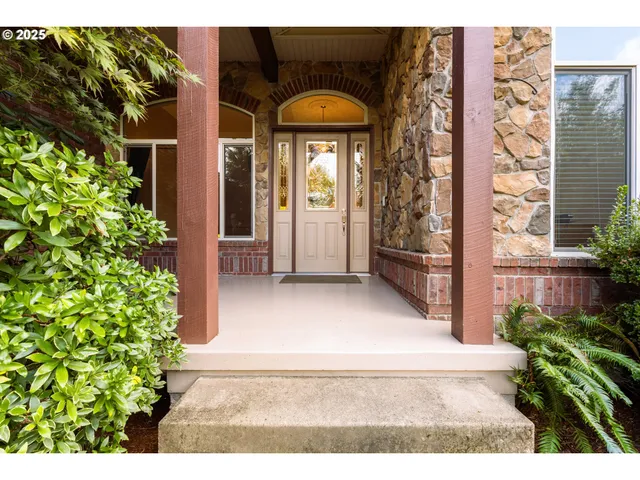 $1,475,000 | 13767 North Bank Road, Roseburg, OR 97470