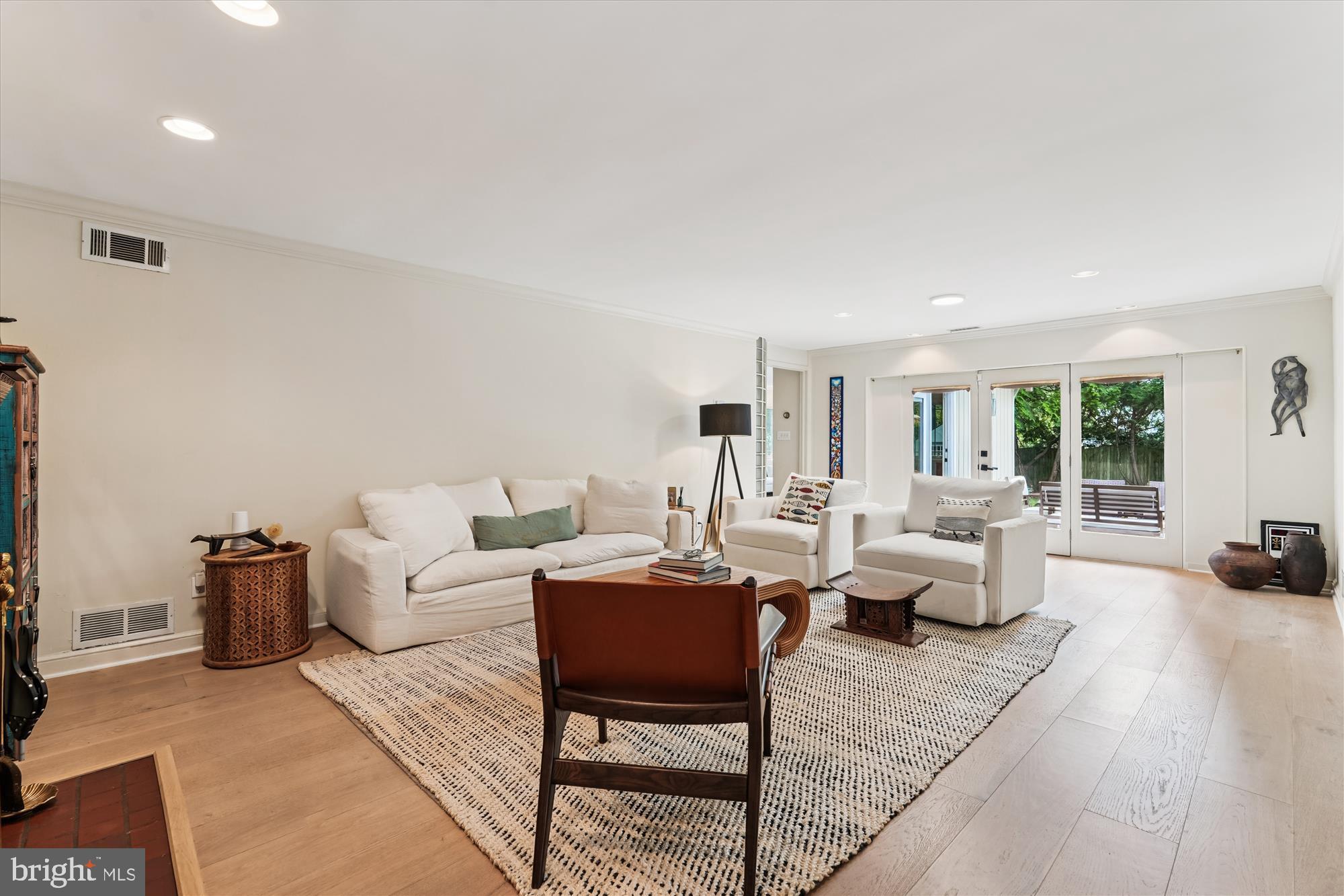 8604 Jones Mill Road Chevy Chase, MD 20815 - Photo 4 of 53 Living Room