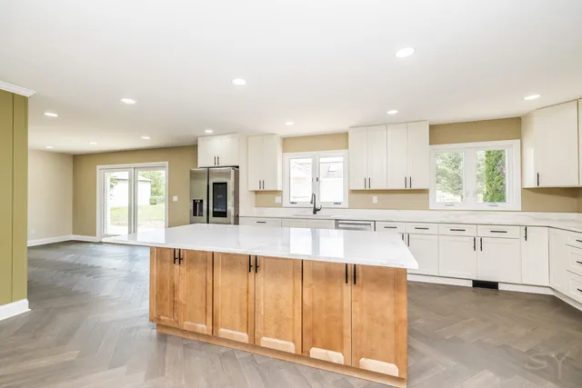 $699,000 | 704 North Rose Farm Road, Woodstock, IL 60098