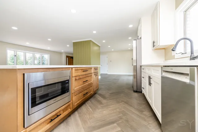 $699,000 | 704 North Rose Farm Road, Woodstock, IL 60098