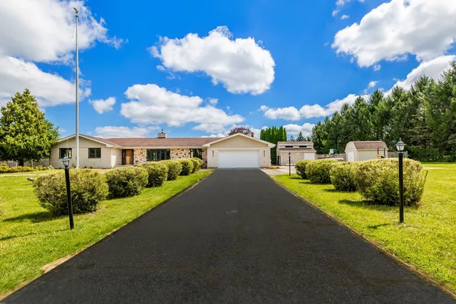 $699,000 | 704 North Rose Farm Road, Woodstock, IL 60098