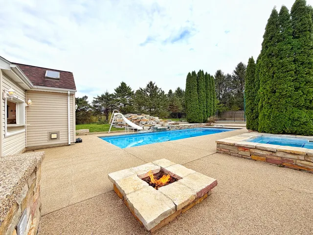 $699,000 | 704 North Rose Farm Road, Woodstock, IL 60098