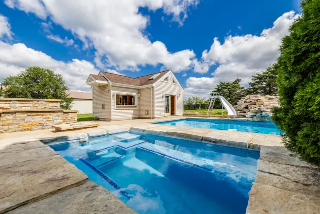 $699,000 | 704 North Rose Farm Road, Woodstock, IL 60098