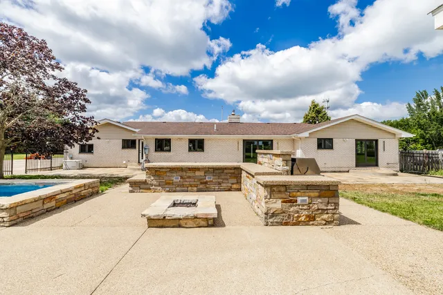 $699,000 | 704 North Rose Farm Road, Woodstock, IL 60098