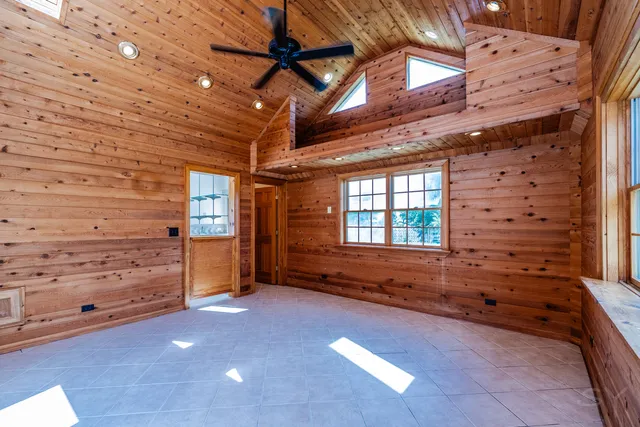 $699,000 | 704 North Rose Farm Road, Woodstock, IL 60098