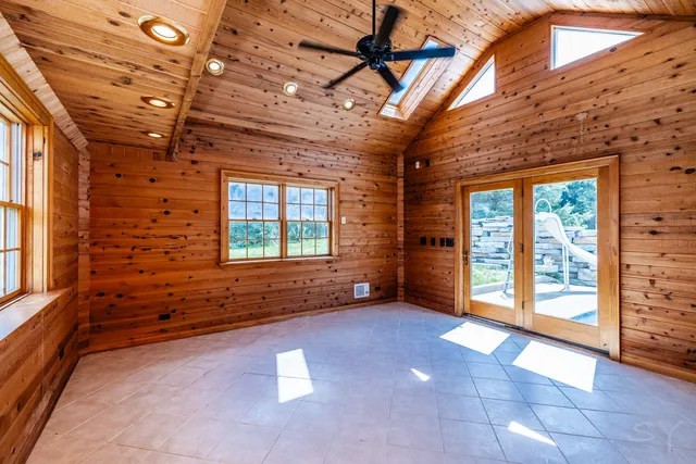 $699,000 | 704 North Rose Farm Road, Woodstock, IL 60098