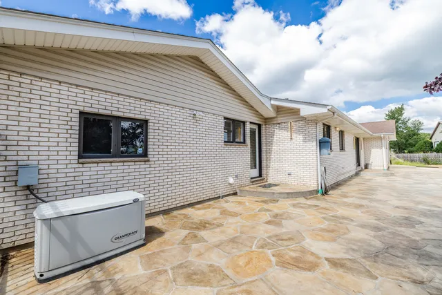 $699,000 | 704 North Rose Farm Road, Woodstock, IL 60098