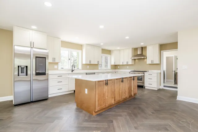 $699,000 | 704 North Rose Farm Road, Woodstock, IL 60098