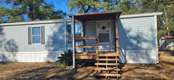 $950 | 135 Henderson Road, Unit B, DeFuniak Springs, FL 32433