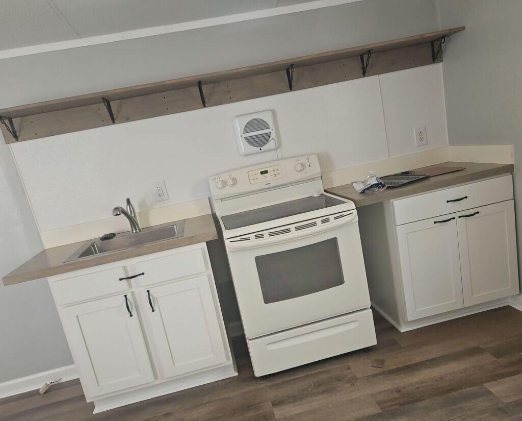 135 Henderson Road, Unit B DeFuniak Springs, FL 32433 - Photo 2 of 12 135 Henderson Kit sink side