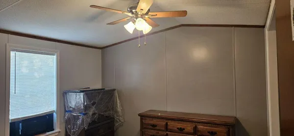 $950 | 135 Henderson Road, Unit B, DeFuniak Springs, FL 32433