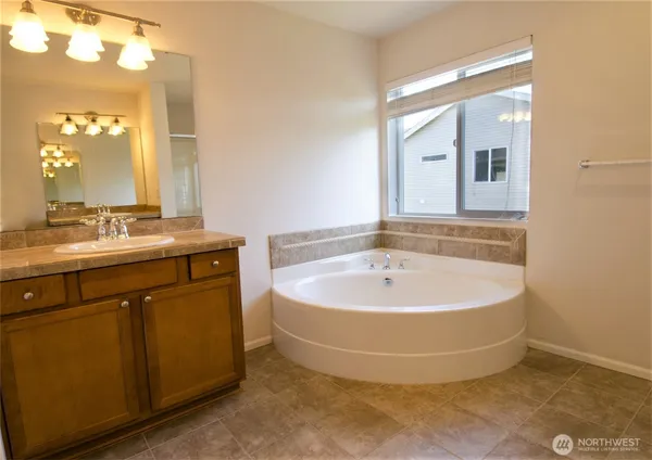 $3,200 | 4621 South 214th Place, Unit 155, Kent, WA 98032