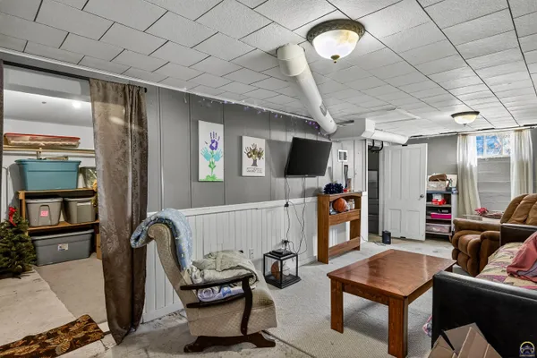 $199,900 | 412 Iowa Avenue, Holton, KS 66436