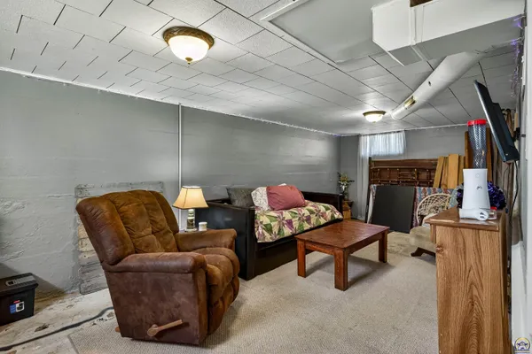 $199,900 | 412 Iowa Avenue, Holton, KS 66436