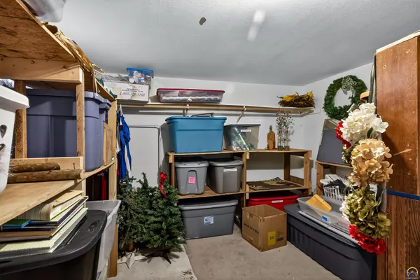 $199,900 | 412 Iowa Avenue, Holton, KS 66436