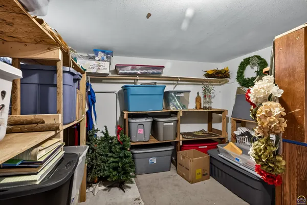 $199,900 | 412 Iowa Avenue, Holton, KS 66436