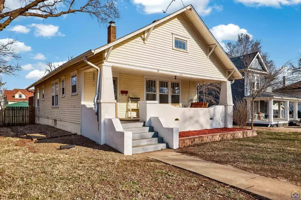 $199,900 | 412 Iowa Avenue, Holton, KS 66436
