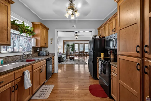 $199,900 | 412 Iowa Avenue, Holton, KS 66436