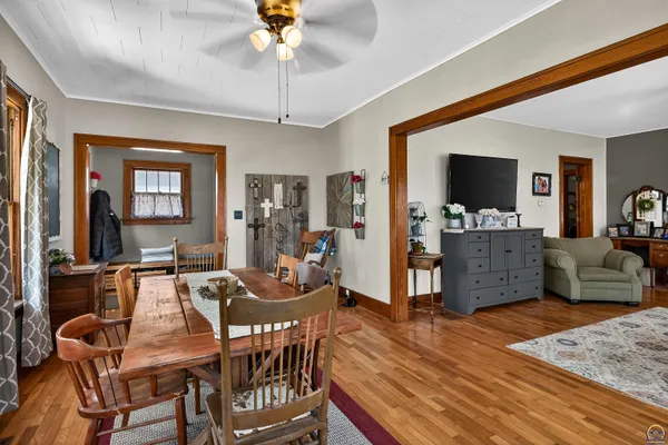 $199,900 | 412 Iowa Avenue, Holton, KS 66436