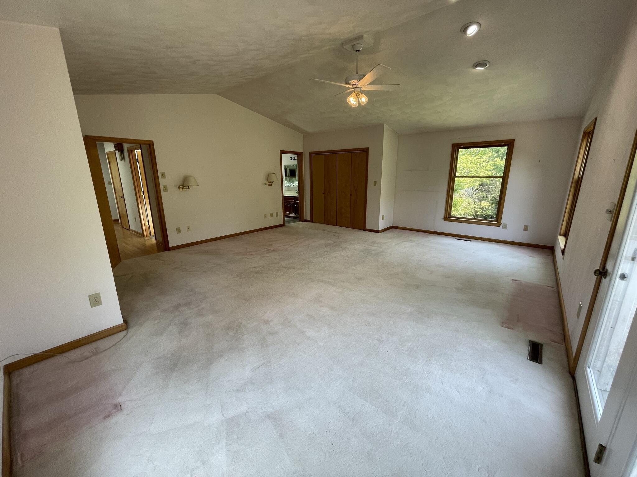 3215 Snead Road Southeast Roanoke, VA 24014 - Photo 26 of 42 26 Master Bedroom