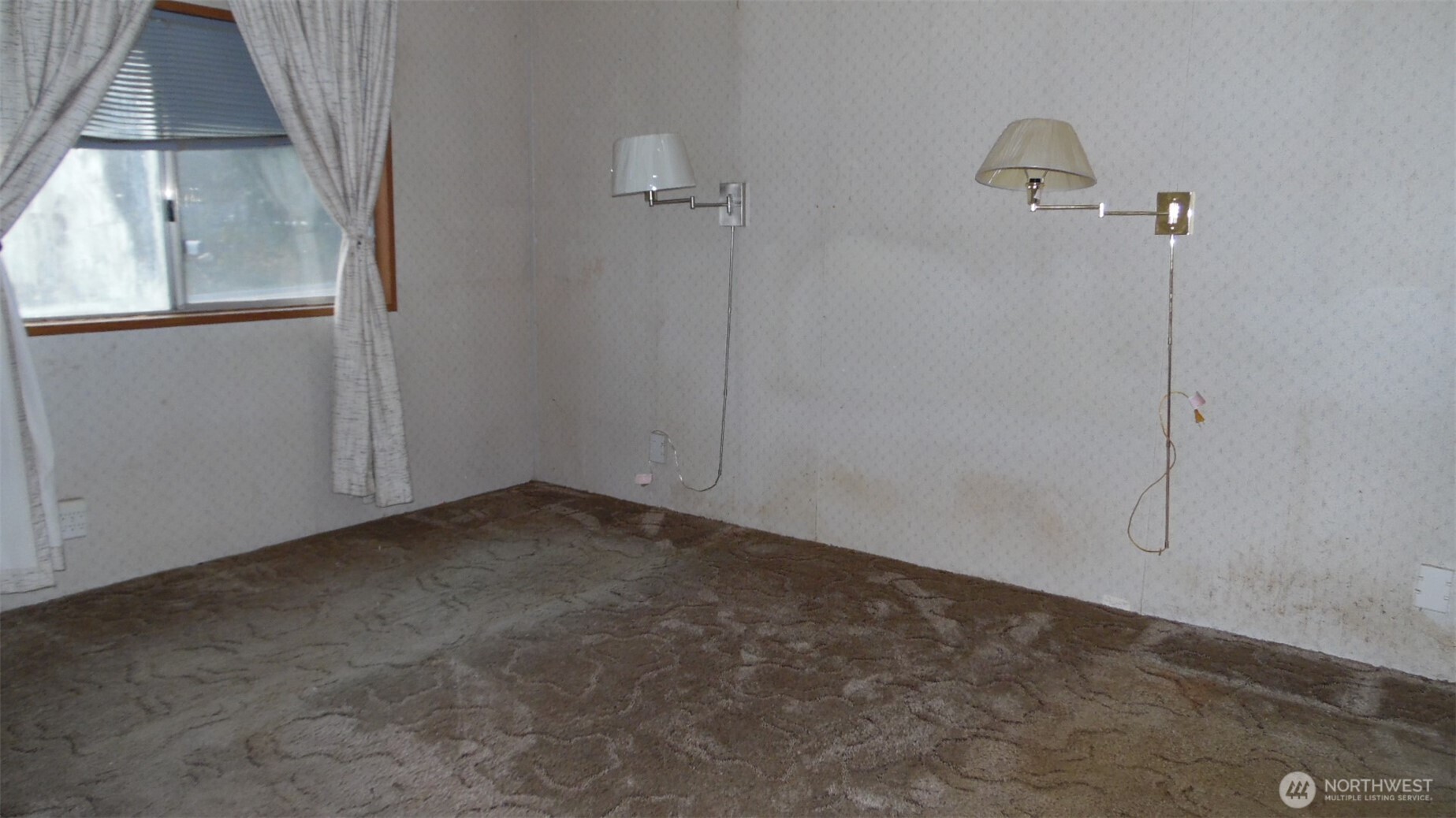 973 Davis Lake Road Morton, WA 98356 - Photo 11 of 23 an empty room with a window