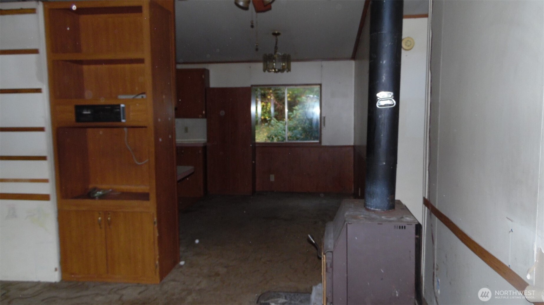 973 Davis Lake Road Morton, WA 98356 - Photo 6 of 23 a view of entryway with a hallway