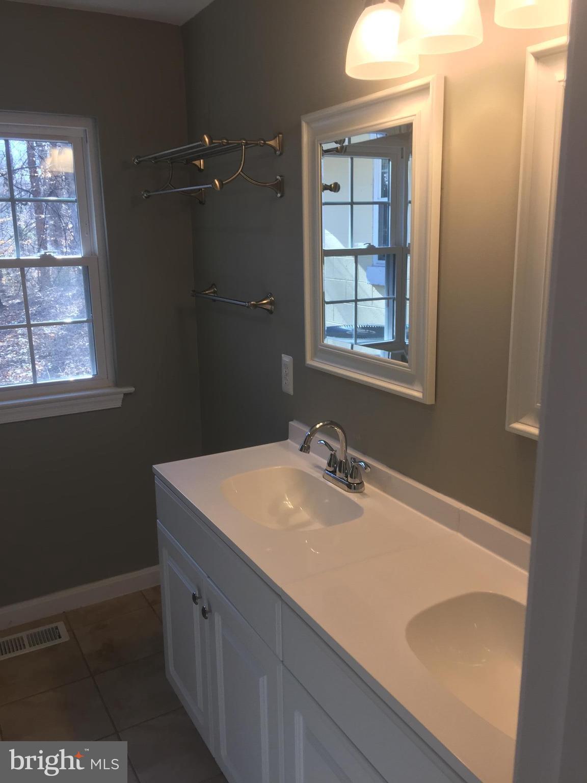 7806 Leland Road Manassas, VA 20111 - Photo 13 of 19 Bath (Master)