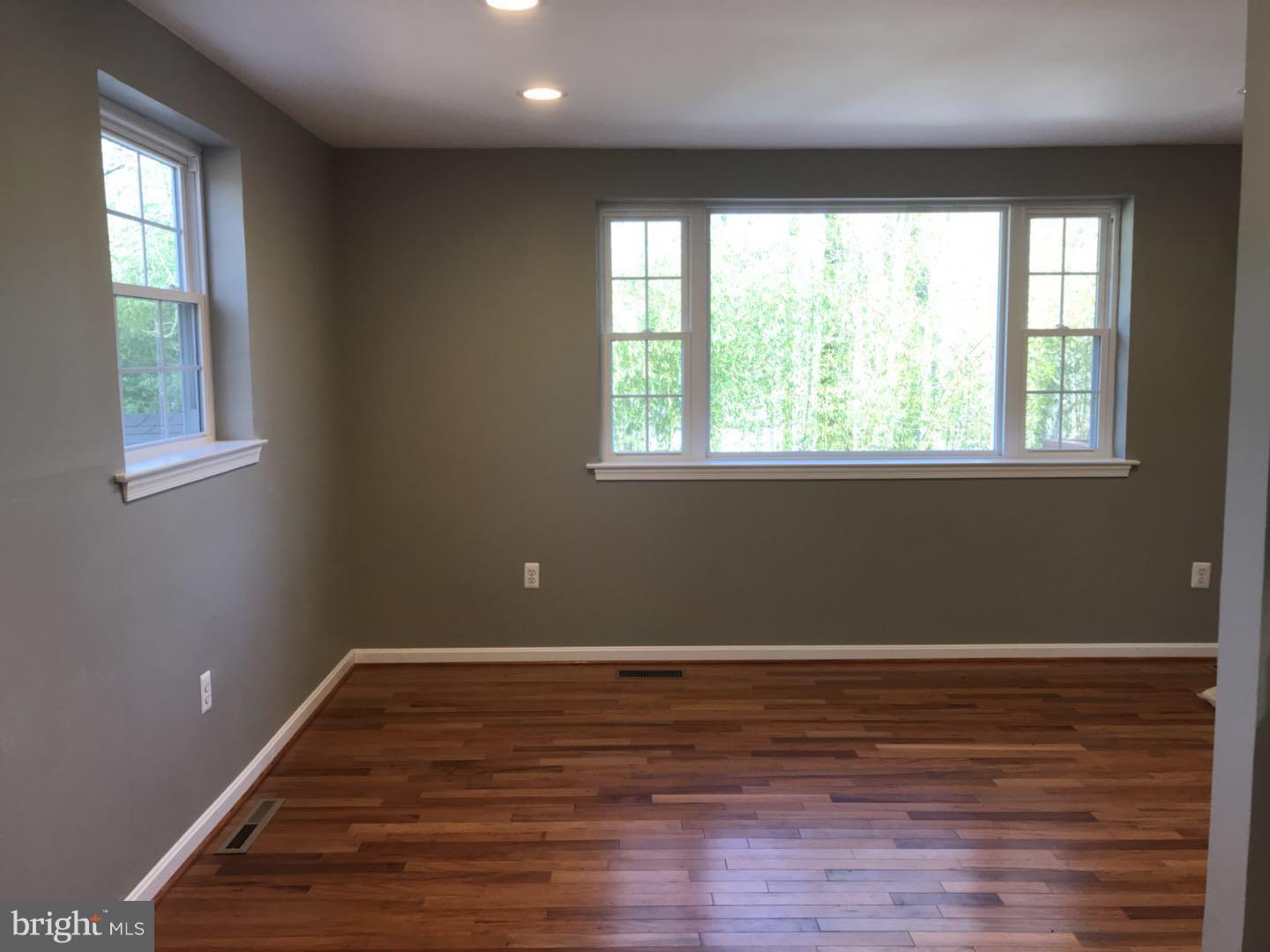 7806 Leland Road Manassas, VA 20111 - Photo 4 of 19 Living Room