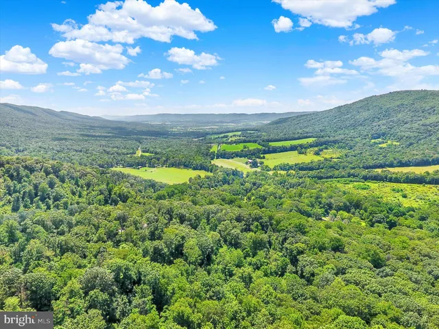 $874,900 | 22504 Igloo Drive, Doylesburg, PA 17219