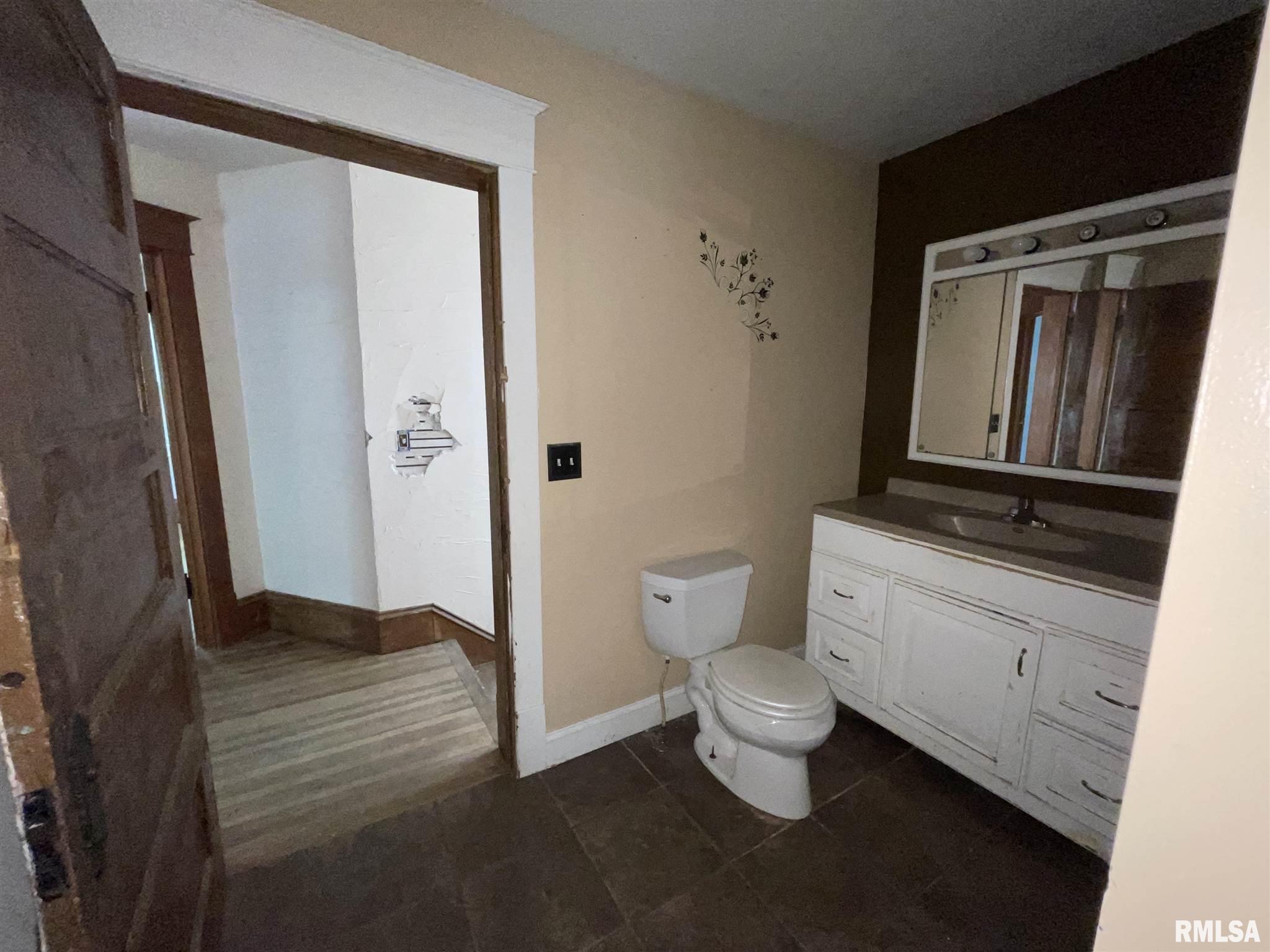 748 25th Street Moline, IL 61265 - Photo 13 of 19 Gallery Image 13