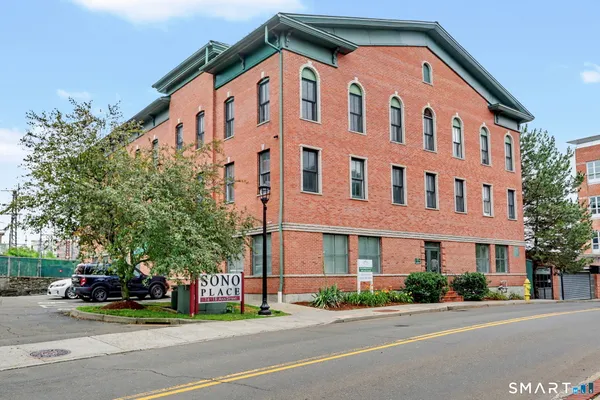 $2,400 | 16-18 Ann Street, Unit 35, Norwalk, CT 06854