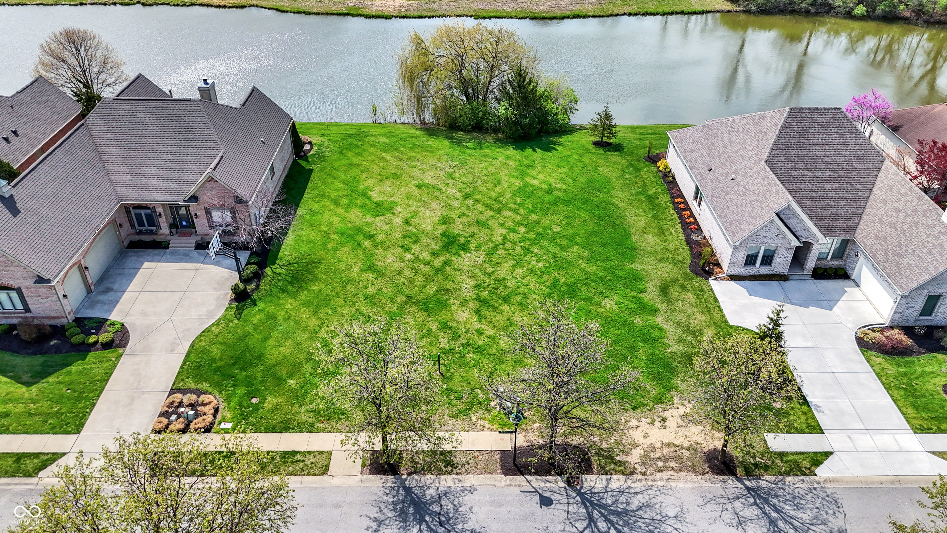 11995 Edgefield Dr Circle Fishers, IN 46037 - Photo 3 of 16