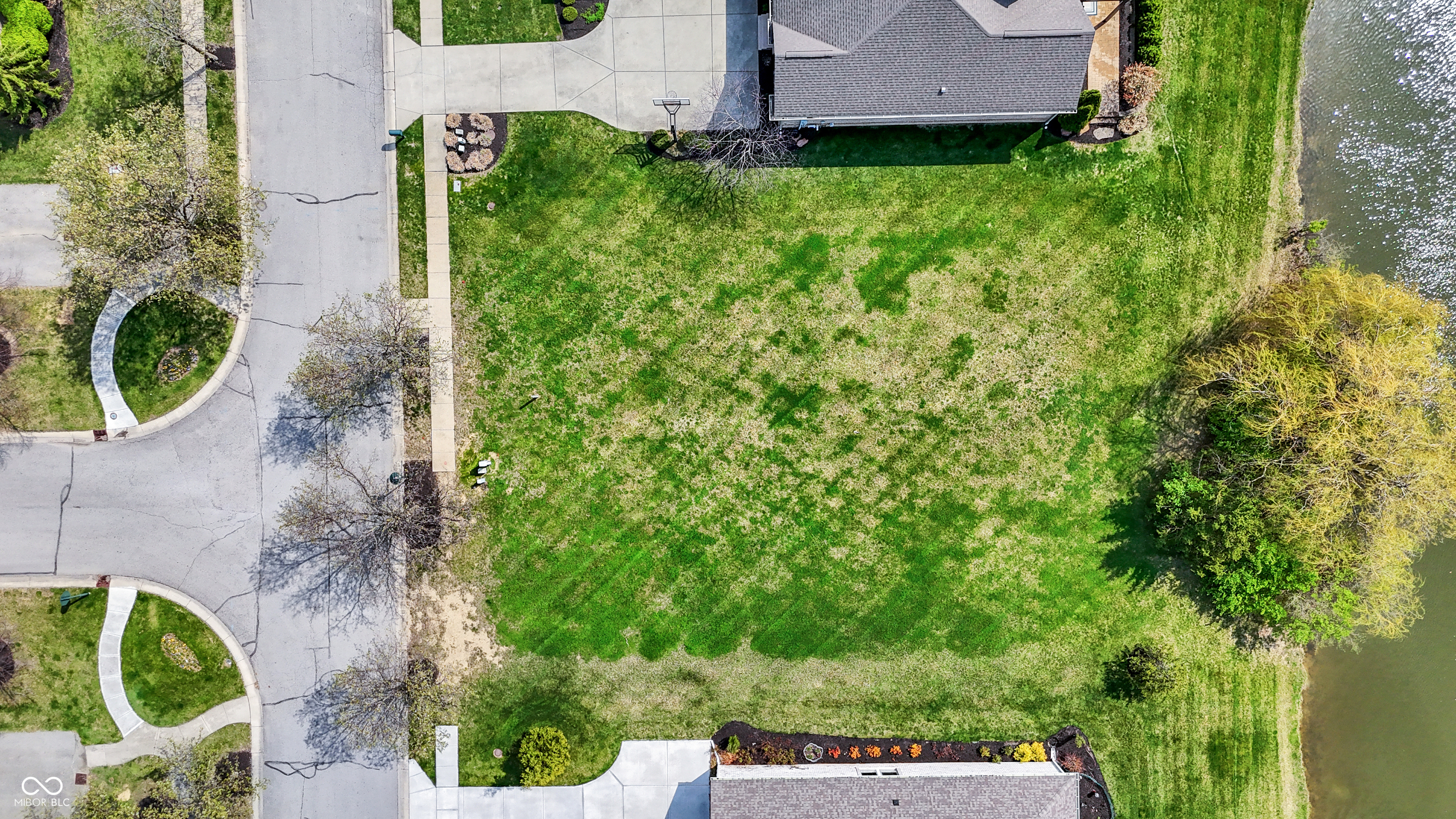 11995 Edgefield Dr Circle Fishers, IN 46037 - Photo 4 of 16