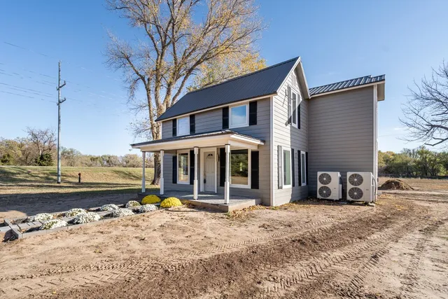 $339,900 | 1233 Highway 160, Danville, KS 67036