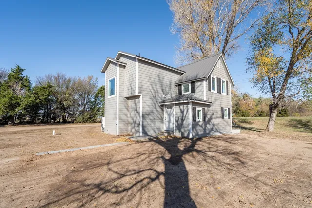 $339,900 | 1233 Highway 160, Danville, KS 67036