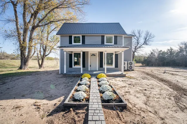 $339,900 | 1233 Highway 160, Danville, KS 67036